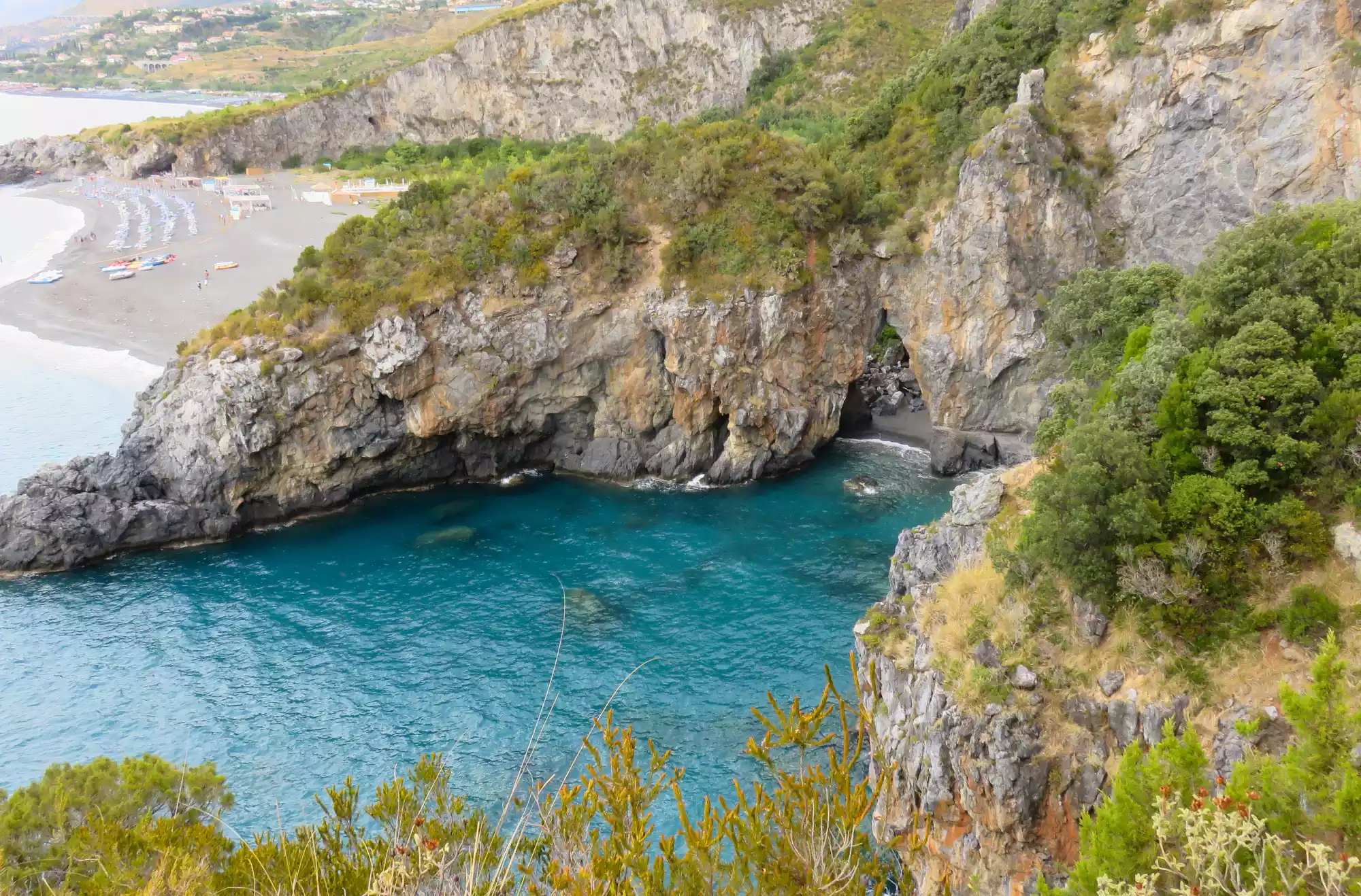 Arcomagno: tutto quello che c’è da sapere sulla famosa spiaggia