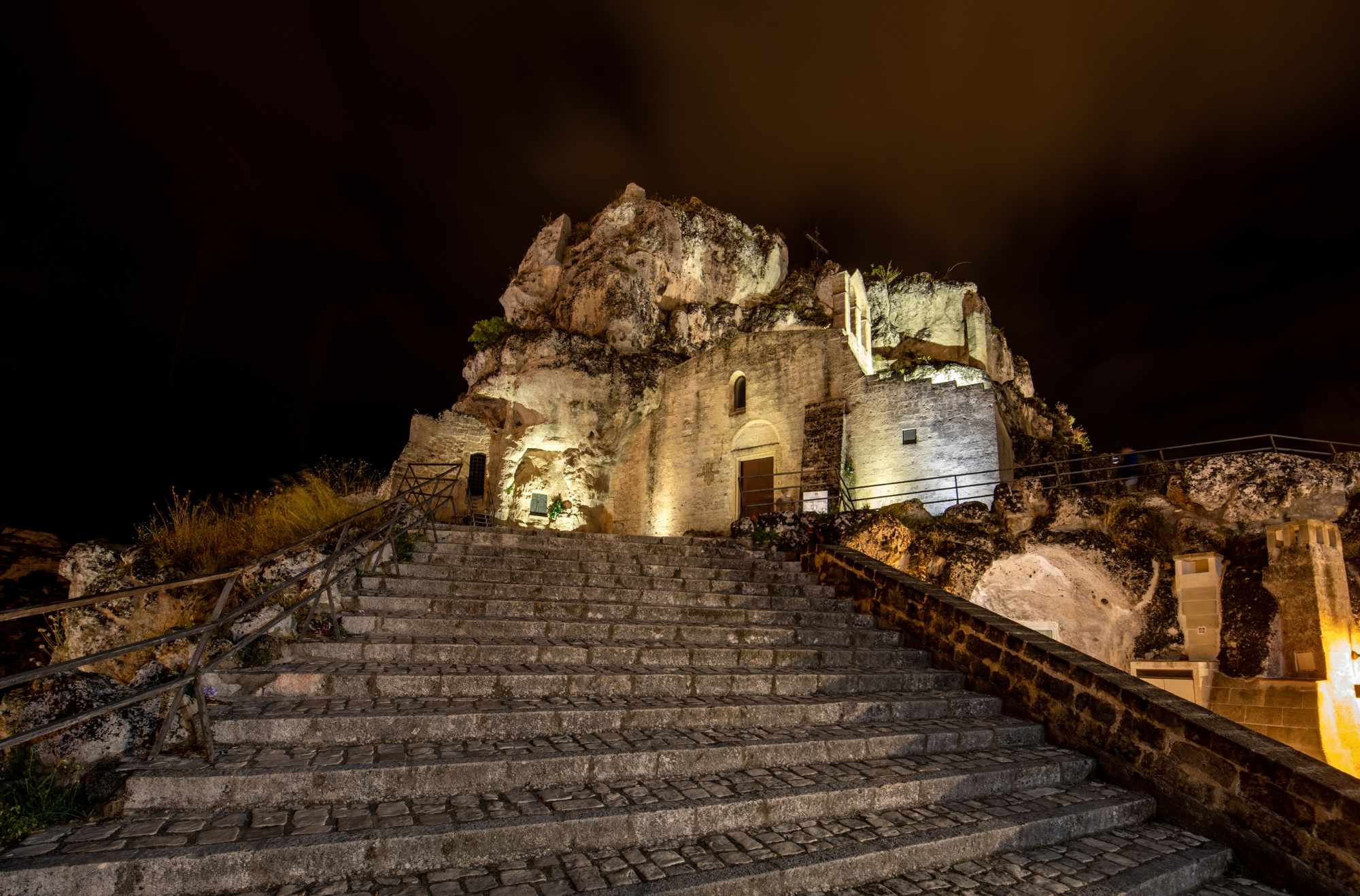 chiesa grotta del sasso caveoso