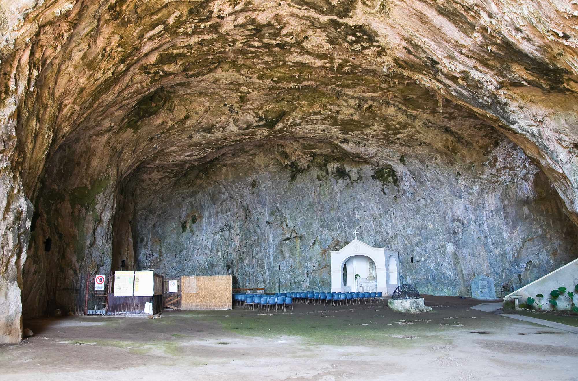 Santuario-della-madonna-della-grotta